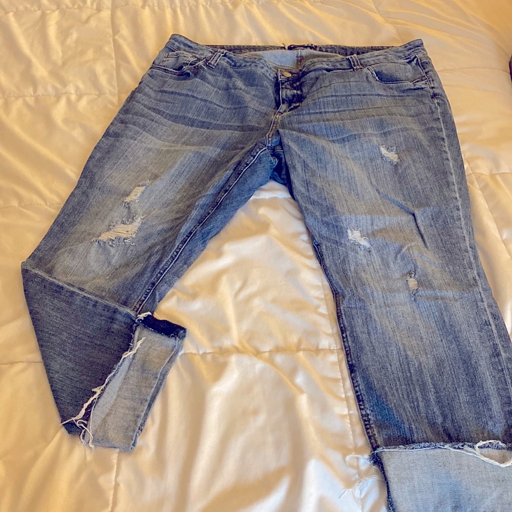 Kut from the Kloth (Nordstrom) distressed boyfriend jean size 20w